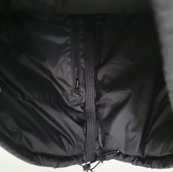 Mens Outerknown puffer vest. - Picture 4 of 5